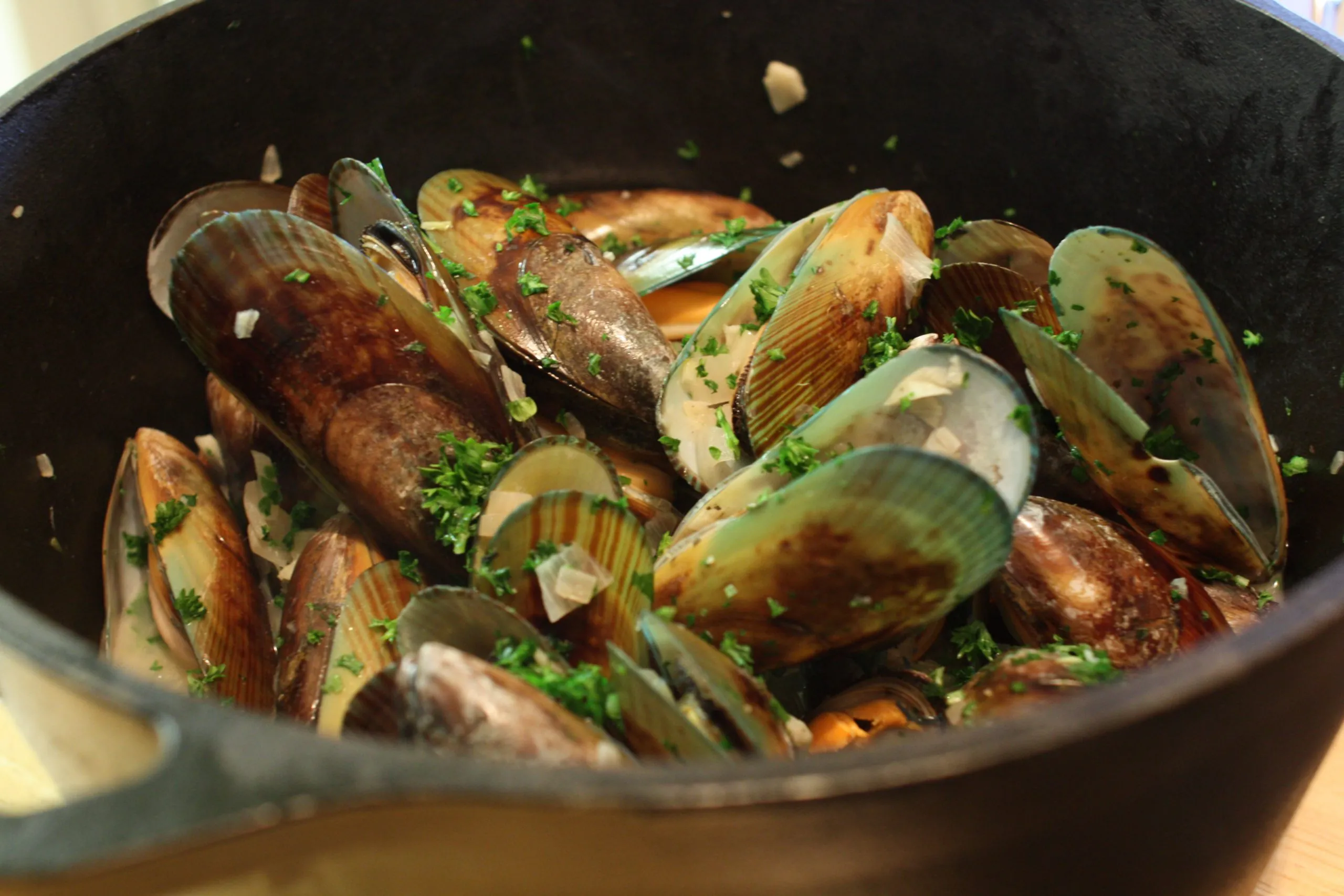 Knoblauchpanierte Miesmuscheln
