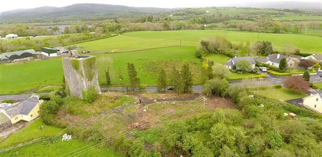 Eine 400 Jahre alte irische Burg für 90.000 € zu verkaufen