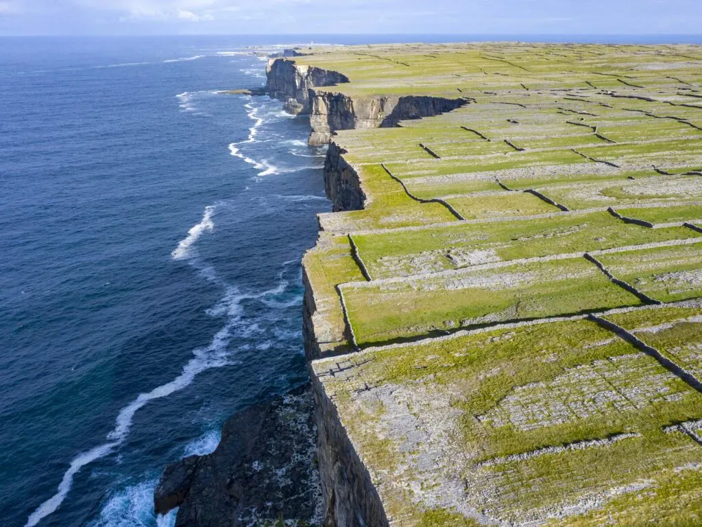 Die Klippen von Inishmore (Cliffs of Aran) - © Failte Ireland/Tourism Ireland