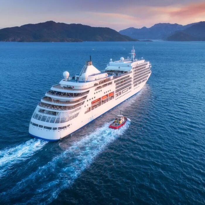 Un bateau de croisière en Irlande - den-belitsky