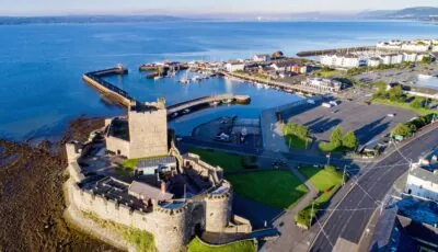 Carrickfergus Castle 1 Luftaufnahme von Carrickfergus in Irland - Krzysztof Nahlik