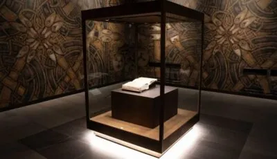 Das Book of Kells 2 Das echte Book of Kells im Trinity College Dublin ausgestellt