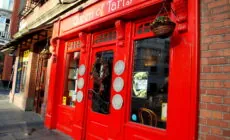 Die Vorderseite der Queen of Tarts - Laura LaRose - cc