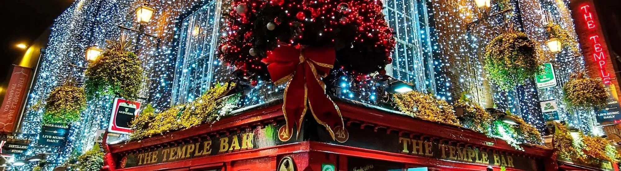 Die Lichter und Weihnachtsdekorationen von Dublin