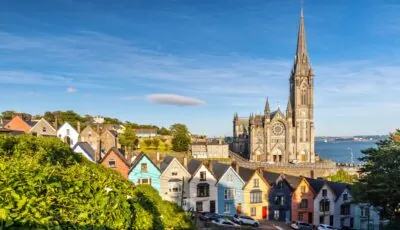 Cobh und die Kathedrale des heiligen Colman über dem Cork Harbour - © susanne2688