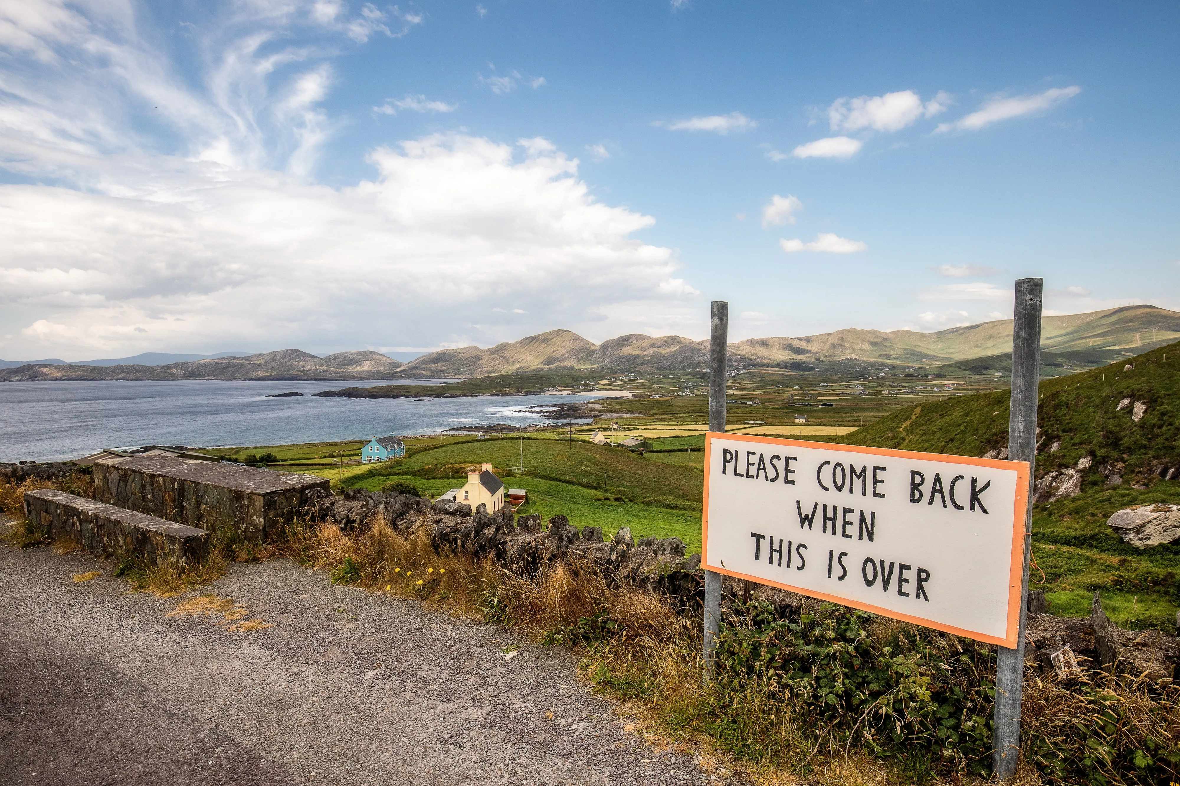Vue de Allihies, sur la Péninsule de Beara, où les irlandais demandent aux touristes de revenir à la fin de la pandémie - © Fabiano