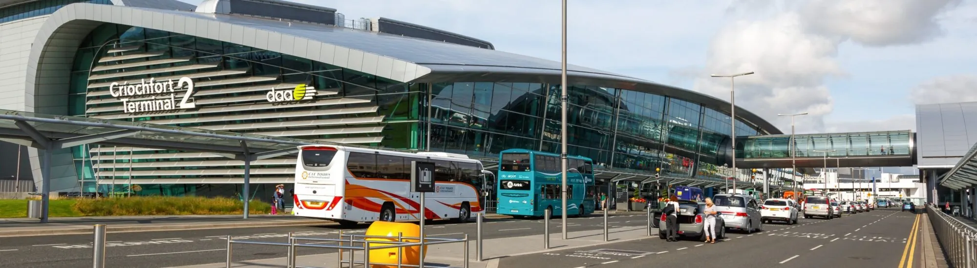 Zum Flughafen fahren: Die besten Tipps, um günstig zu parken!