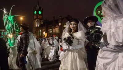 Derry Halloween 1 Kostümparade des Derry-Halloween-Festivals in Nordirland