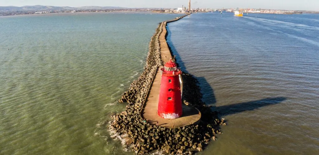 great south wall poolbeg lighthouse