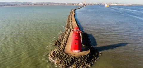 great south wall poolbeg lighthouse