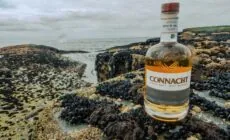 Ein Whiskey von der Connacht Whisky Distillery