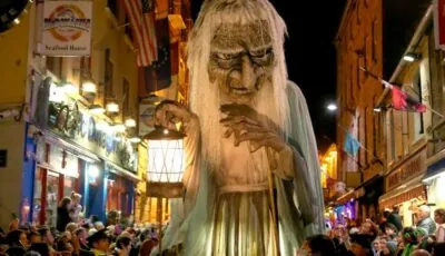 Die Macnas Halloween Parade