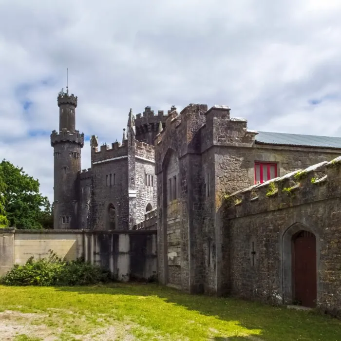 Das Schloss Charleville - © andrew