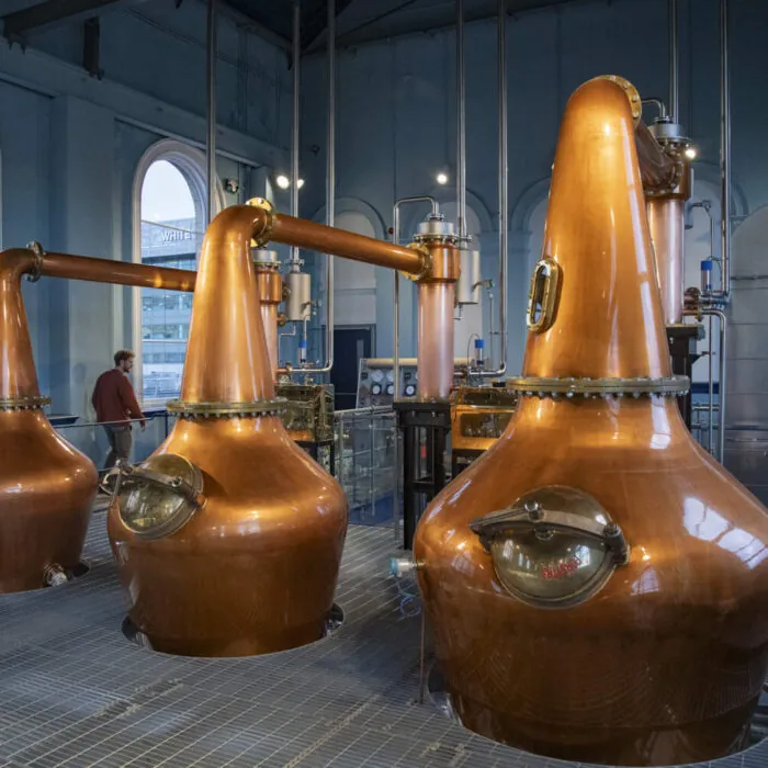 Die kupfernen Destillierapparate von Titanic Distillers - © Tourism Ireland. Chris Hill Photographic