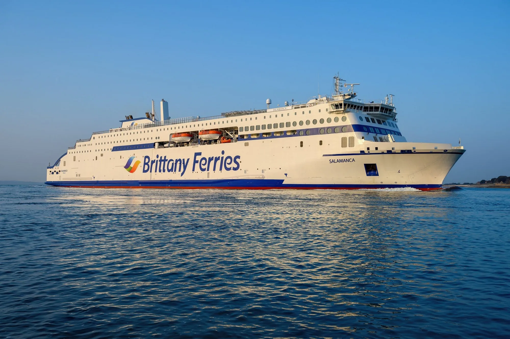 Die Fähre Salamanca von Brittany Ferries fährt von Cherbourg nach Rosslare und auch von Bilbao nach Rosslare - © BRITTANY FERRIES