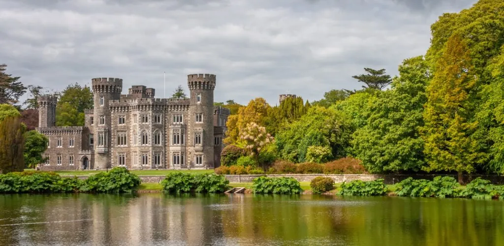 Irland: Ein 800 Jahre altes Geheimzimmer im Schloss Johnstown entdeckt