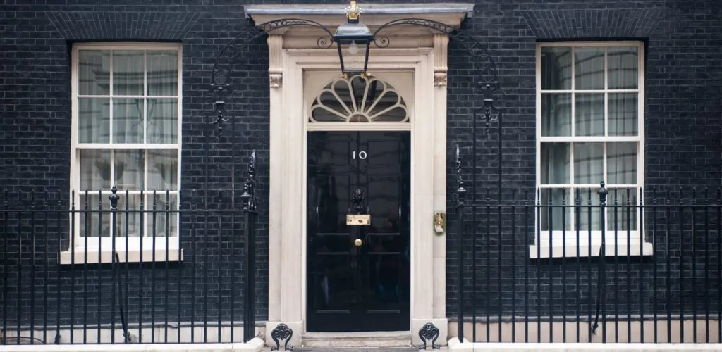 Bad Buzz: Downing Street verwechselt die Flagge von Nordirland… mit der der Republik Irland!