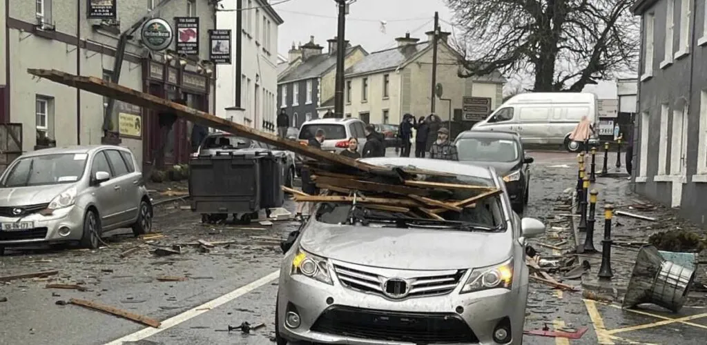 Irland: Das Dorf Leitrim von einem Tornado getroffen