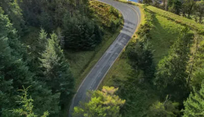 Sicher in Irland reisen: eine lange Autofahrt vorbereiten