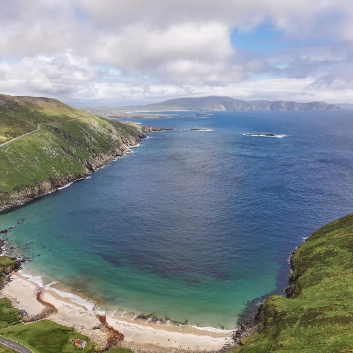 Luftaufnahme von Keem Bay auf Achill Island - © Big Style Media - Fáilte Ireland