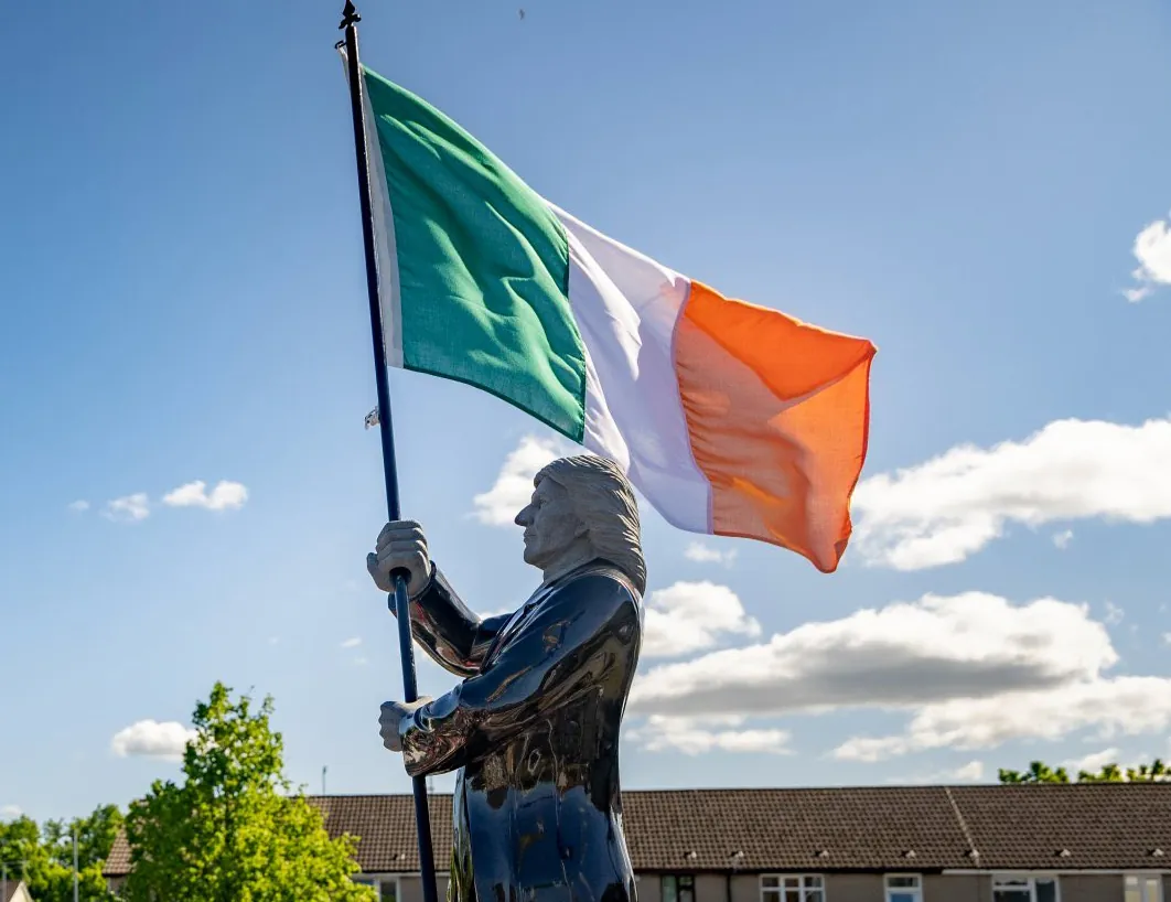 Statue von Bobby Sands - @PolDeBuitleir (X)