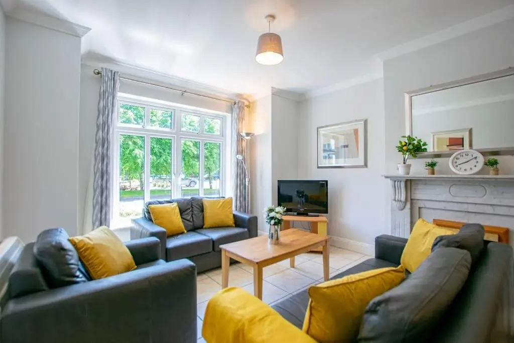 105 - Lovely Townhouse By Shortstays