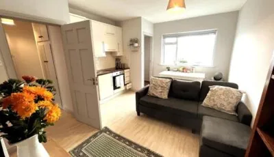 Centrally Located Two Bed Apartment – Sleeps Four