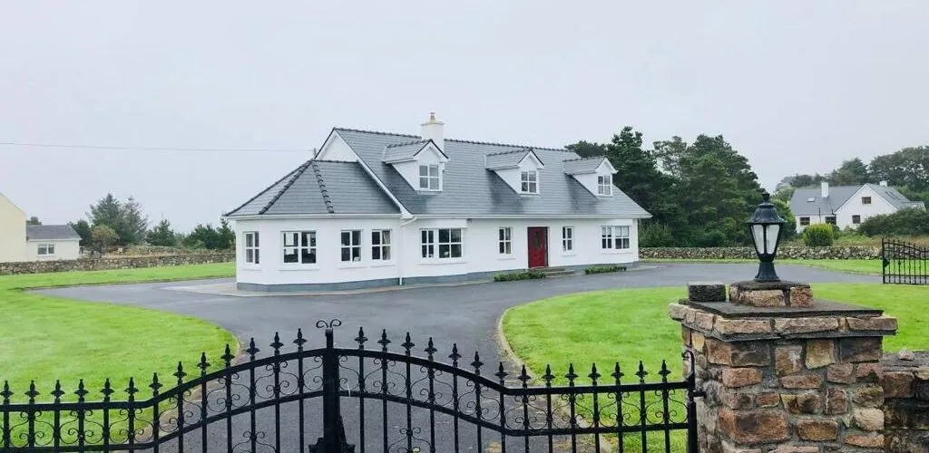 Connemara. 3 Bedroom, 8 bed, Holiday home