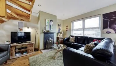 Cosy 3 bed cottage with a indoor fireplace!