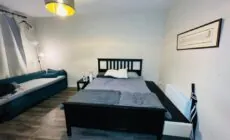 Double Bed Room in Shared house