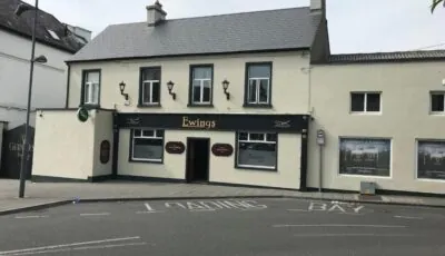 Ewings Bar & Accommodation