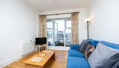 Flat w/ Balcony & Canal view – 4min to station