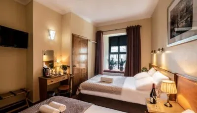 Holiday Hotel