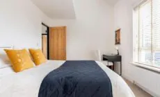 King bedroom en-suit bathroom