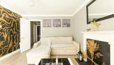 Modern Elegant Central Apt with Parking