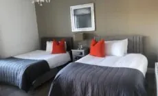 Oak Tree Lodge