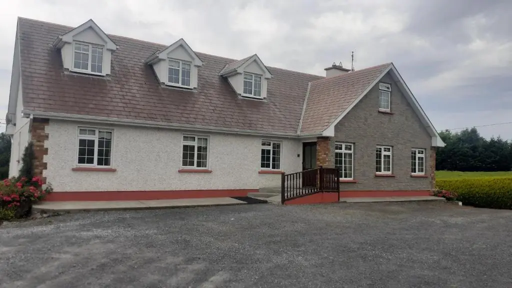 Spacious 6 Bed House 10 minutes from Knock Airport