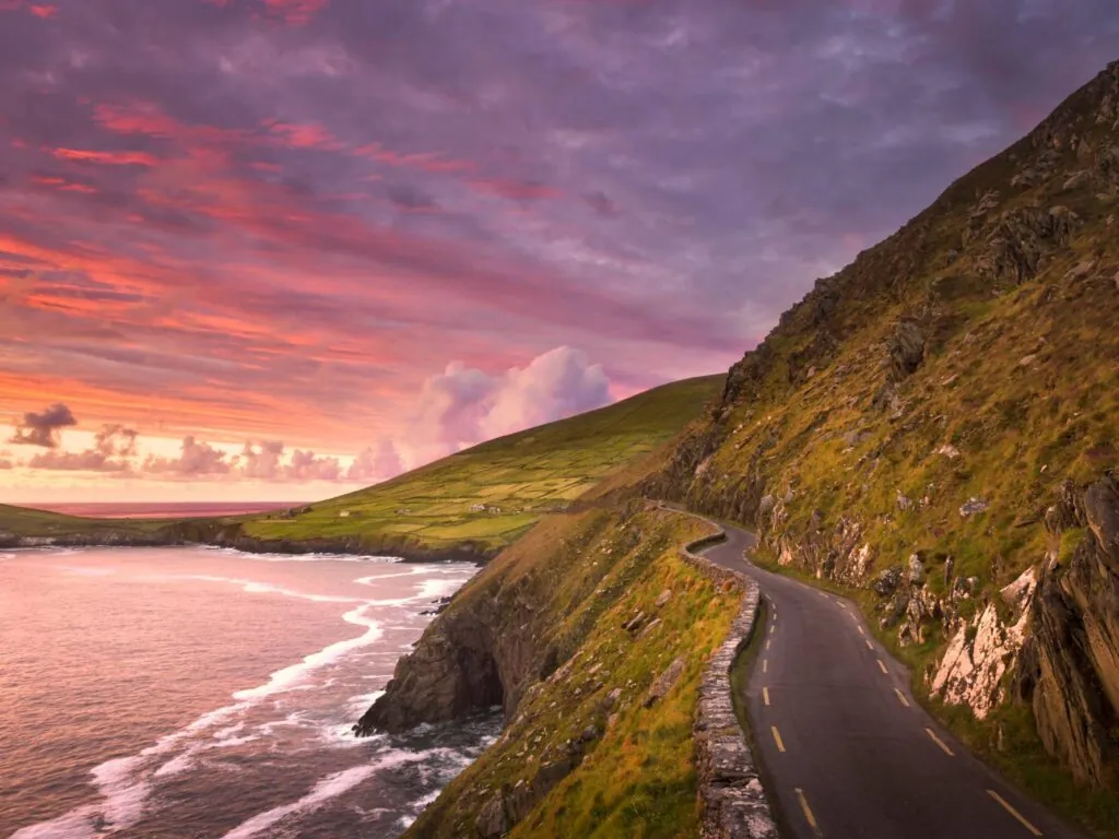 Sillonnez l'Irlande en voiture électrique - Slea Head Drive - Image-Source - Envato