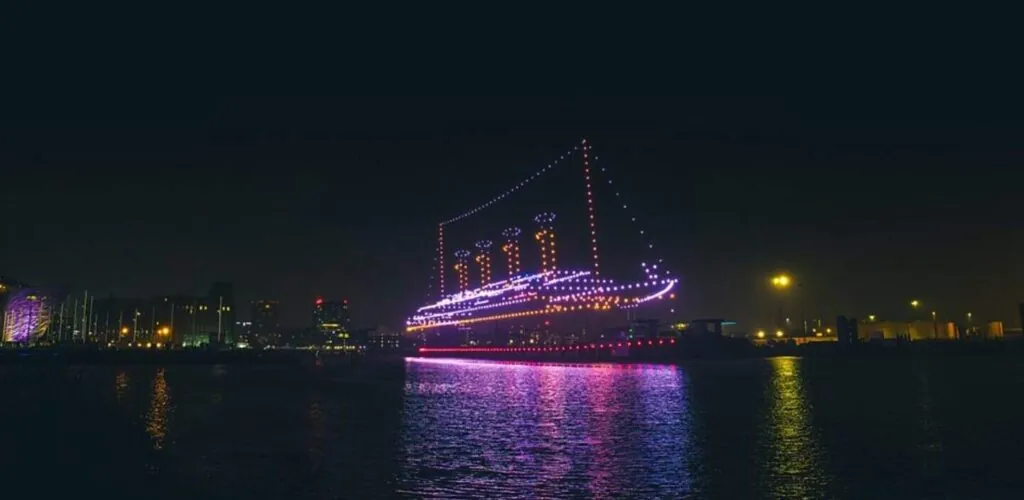 Titanic: 114 Jahre später lässt Belfast das Schiff am Himmel wieder auferstehen