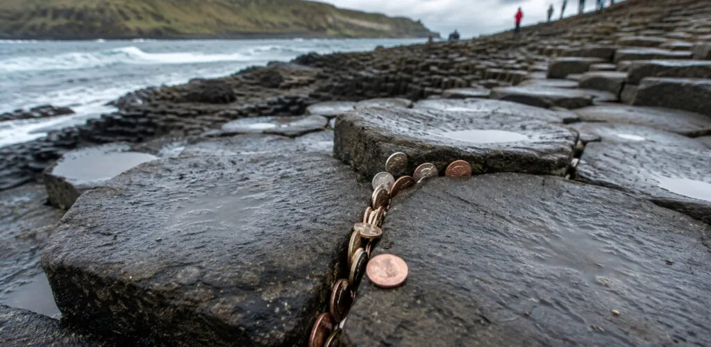 Nordirland: Touristen haben mehr als 10.000 Münzen am Giant’s Causeway hinterlassen