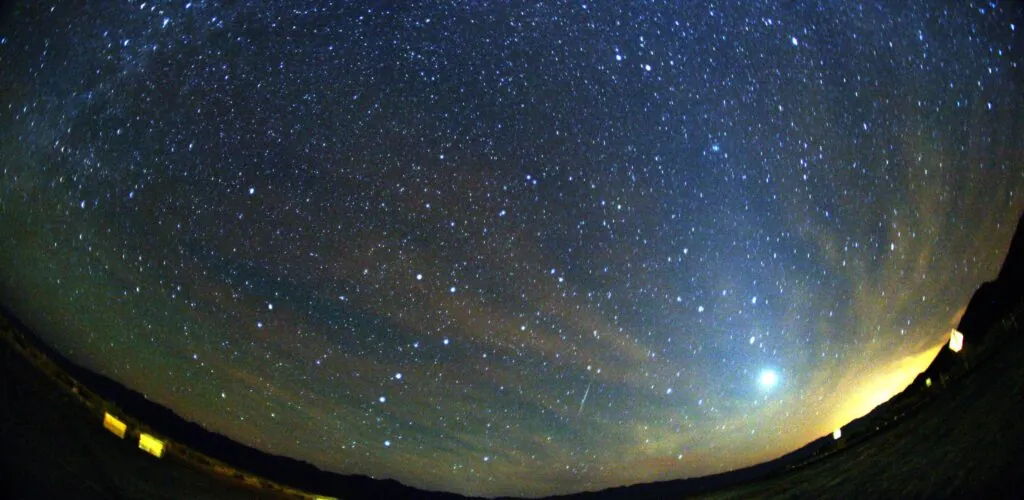 Staub des Halleyschen Kometen zieht über den irischen Himmel